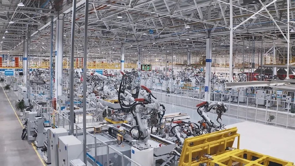 新能源汽车席卷全球，工业机器人如何大展身手！